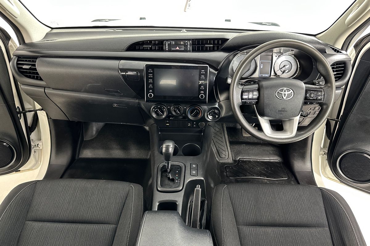 2020 Toyota HILUX SR (4x4) GUN126R FACELIFT 4X4