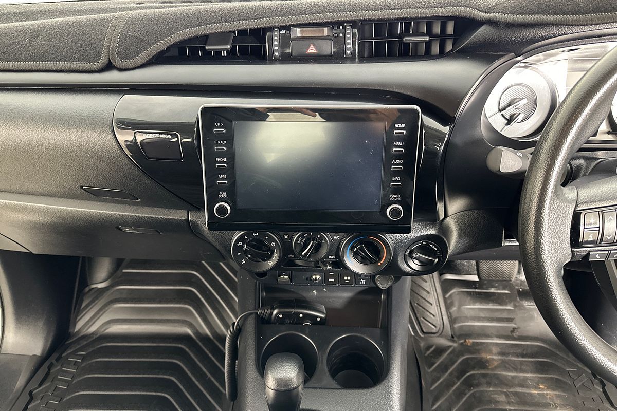 2020 Toyota Hilux SR (4x4) GUN126R FACELIFT 4X4