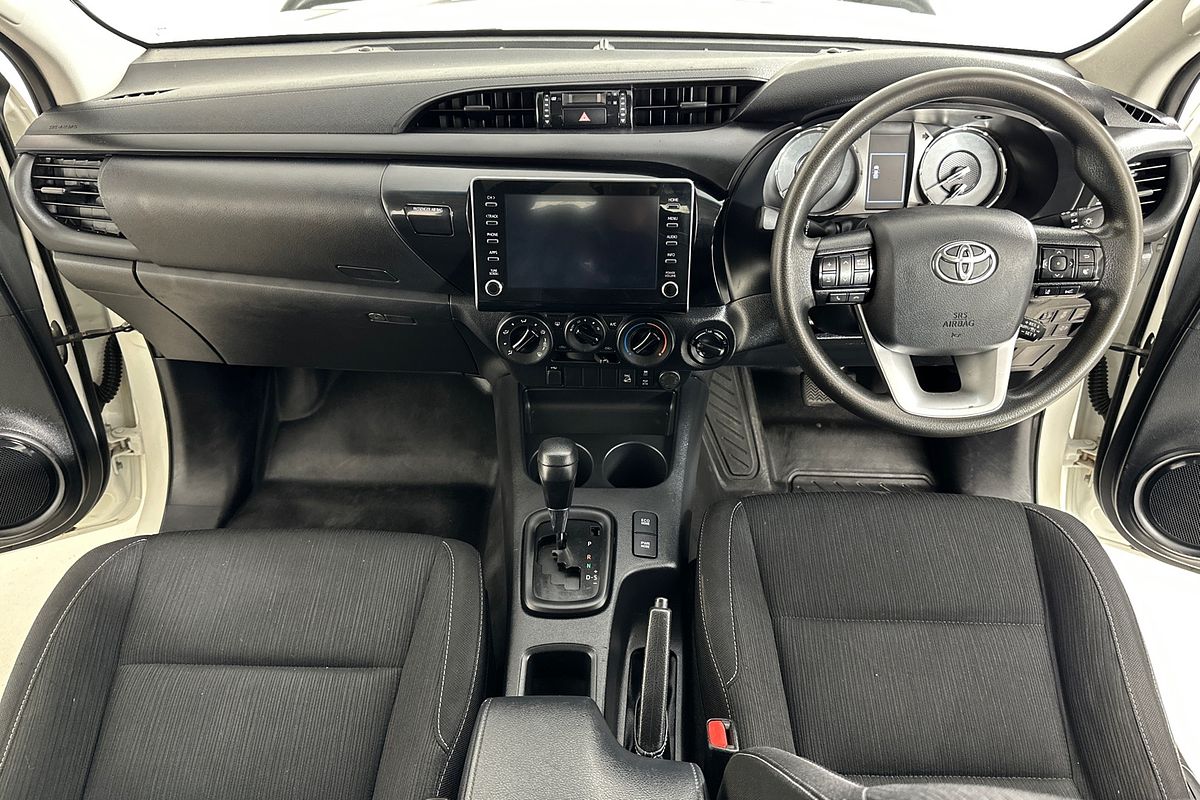 2020 Toyota HILUX SR (4x4) GUN126R FACELIFT 4X4
