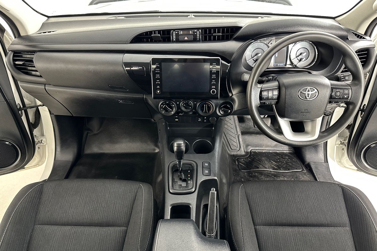 2020 Toyota HILUX SR (4x4) GUN126R FACELIFT 4X4
