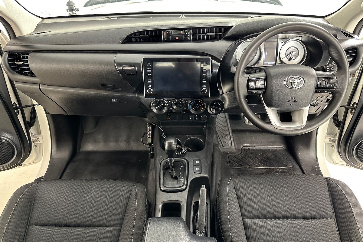 2020 Toyota HILUX SR (4x4) GUN126R FACELIFT 4X4