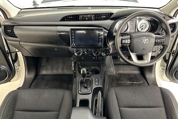 2020 Toyota HILUX SR (4x4) GUN126R FACELIFT 4X4