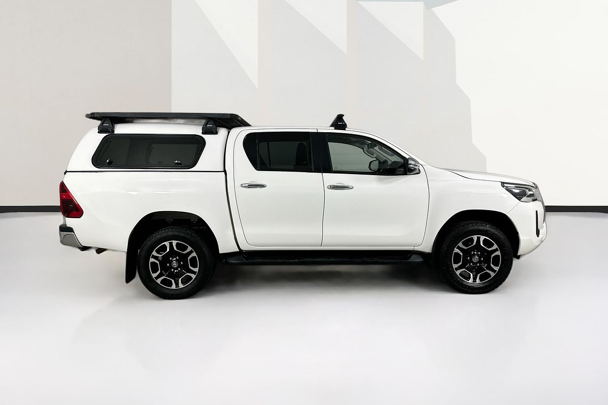 2020 Toyota HILUX SR5 (4x4) GUN126R FACELIFT 4X4