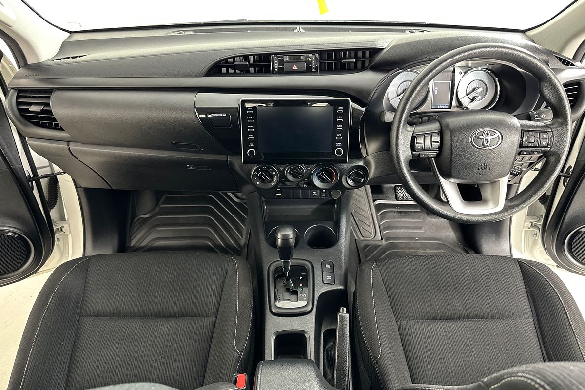 2020 Toyota HILUX SR (4x4) GUN126R FACELIFT 4X4