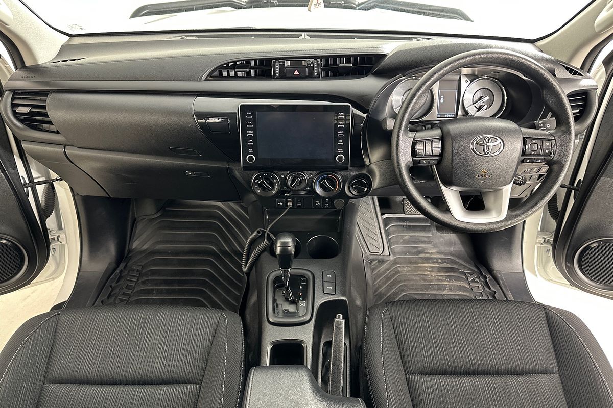 2023 Toyota HILUX SR (4x4) STEEL WHEELS GUN126R 4X4