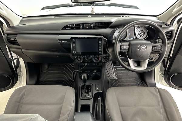 2023 Toyota HILUX SR (4x4) STEEL WHEELS GUN126R 4X4