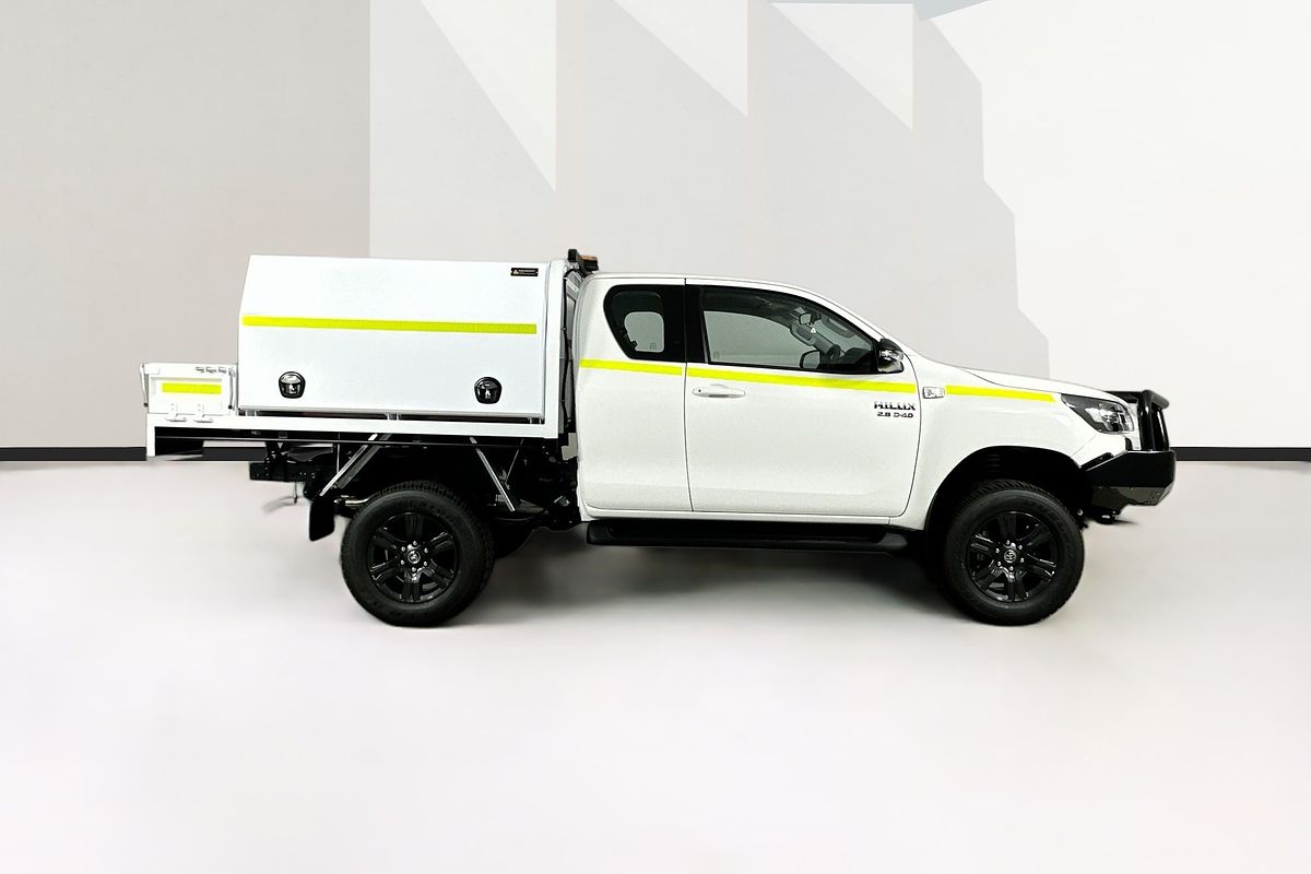2025 Toyota HILUX SR (4x4) GUN126R RC 4X4
