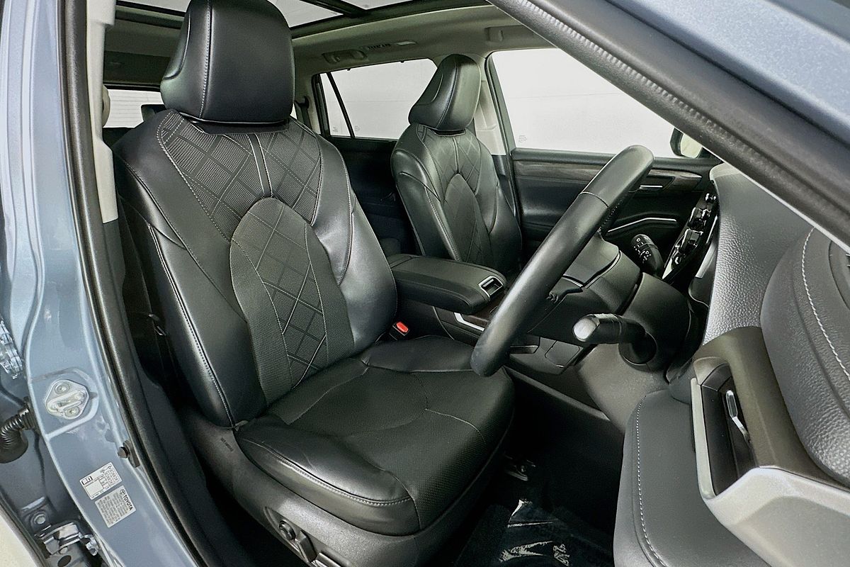 2021 Toyota KLUGER GRANDE HYBRID AWD AXUH78R