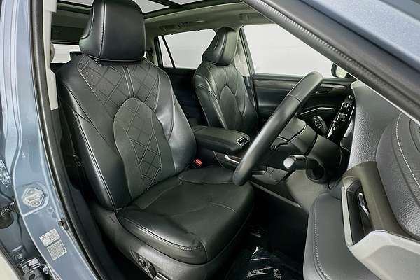 2021 Toyota KLUGER GRANDE HYBRID AWD AXUH78R