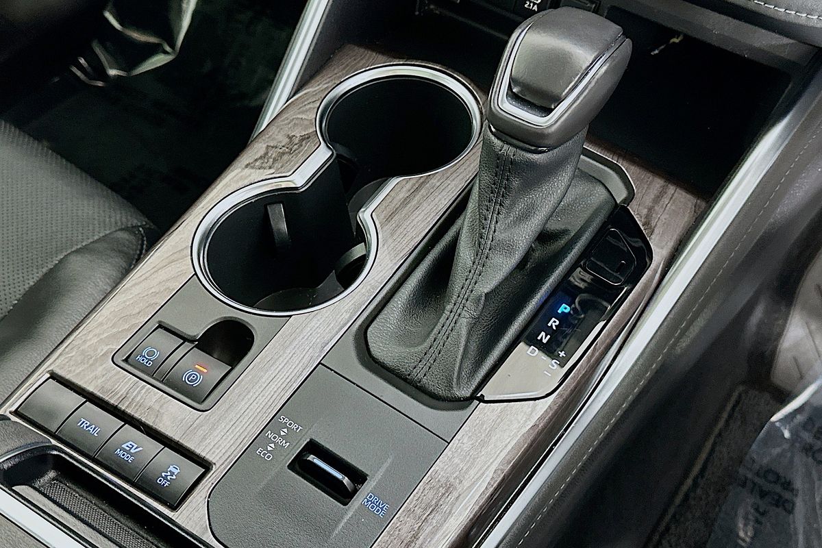 2021 Toyota KLUGER GRANDE HYBRID AWD AXUH78R