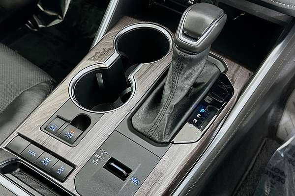2021 Toyota KLUGER GRANDE HYBRID AWD AXUH78R