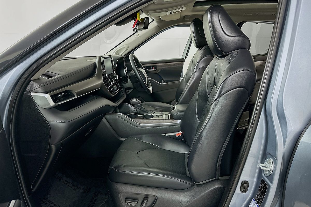2021 Toyota KLUGER GRANDE HYBRID AWD AXUH78R