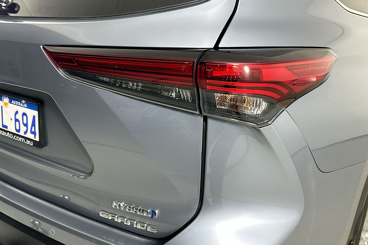 2021 Toyota KLUGER GRANDE HYBRID AWD AXUH78R