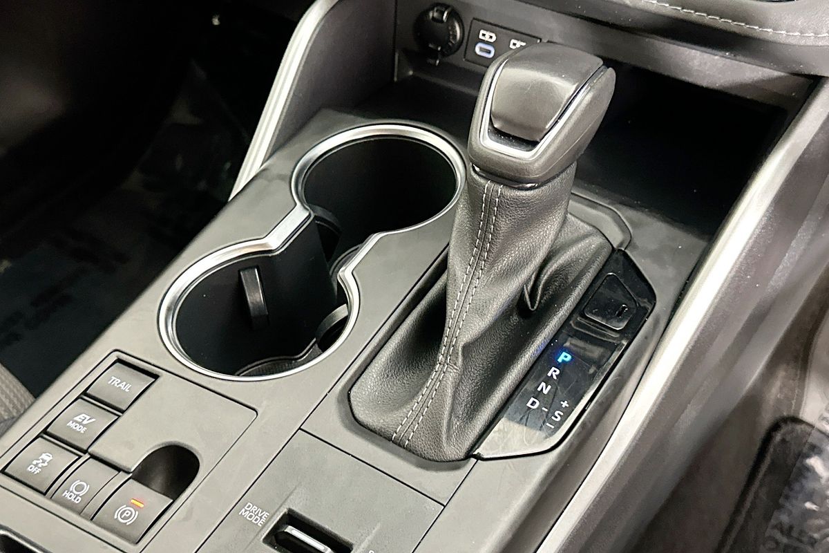 2023 Toyota KLUGER GX HYBRID AWD AXUH78R