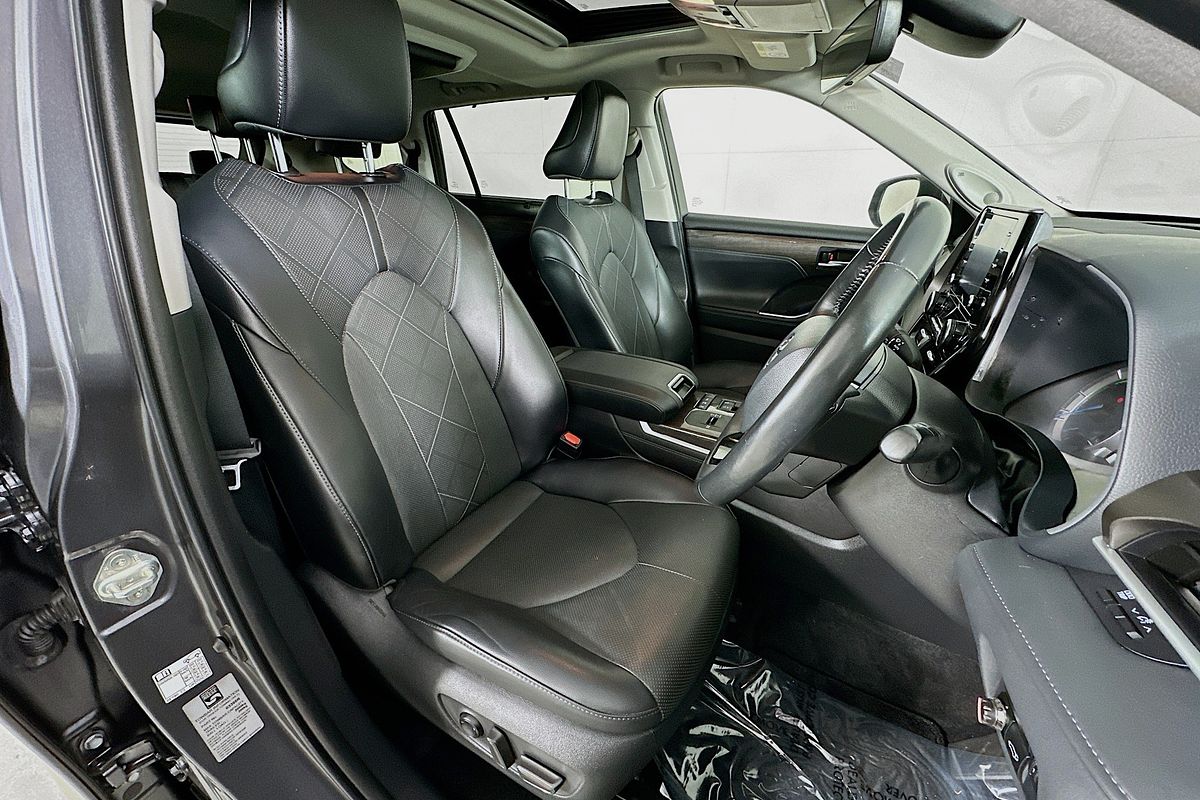 2022 Toyota KLUGER GRANDE HYBRID AWD AXUH78R