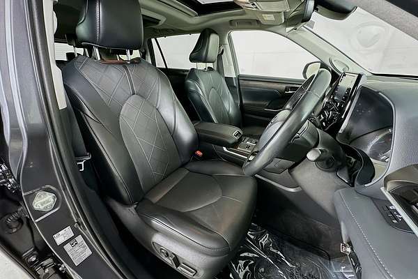 2022 Toyota KLUGER GRANDE HYBRID AWD AXUH78R