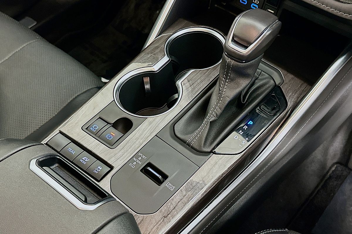 2022 Toyota KLUGER GRANDE HYBRID AWD AXUH78R