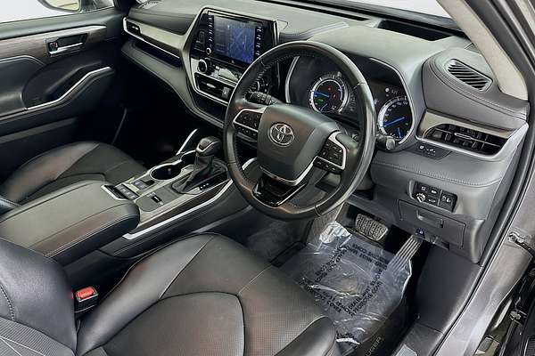 2022 Toyota KLUGER GRANDE HYBRID AWD AXUH78R