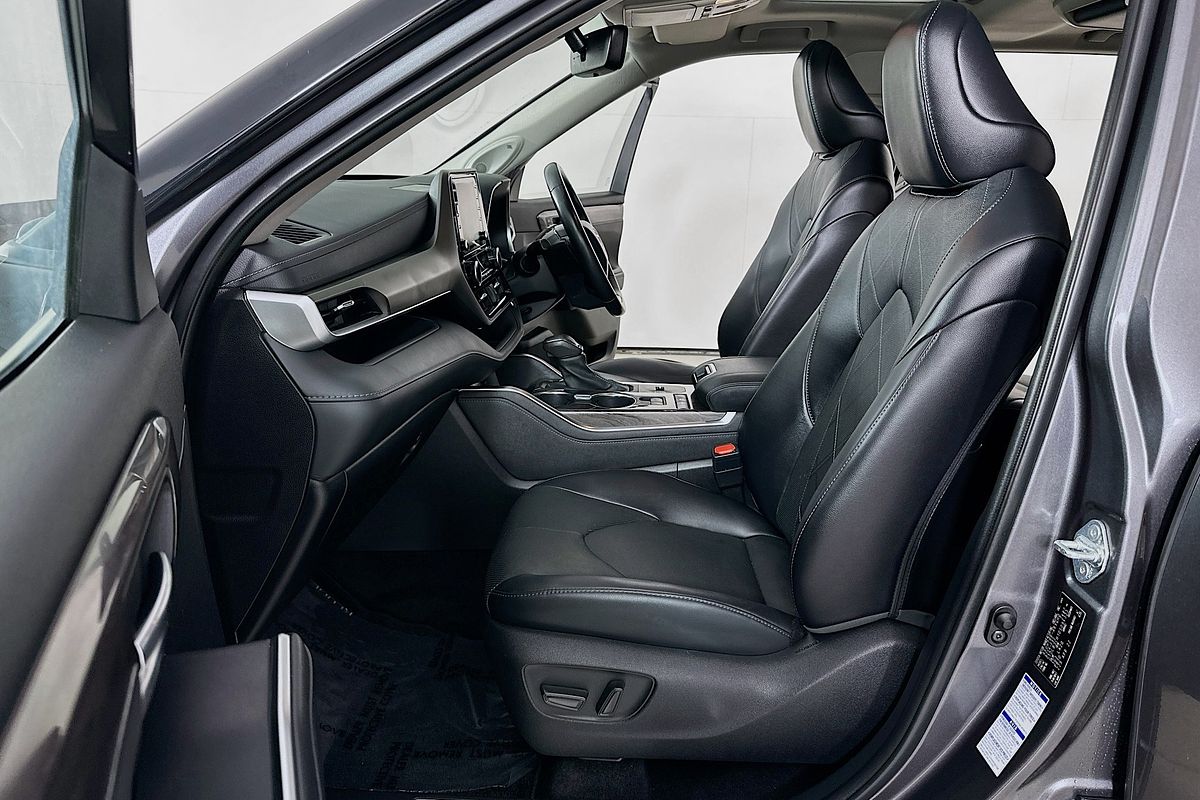 2022 Toyota KLUGER GRANDE HYBRID AWD AXUH78R
