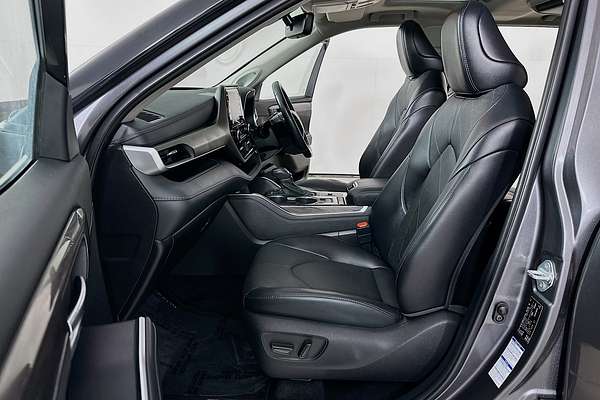 2022 Toyota KLUGER GRANDE HYBRID AWD AXUH78R