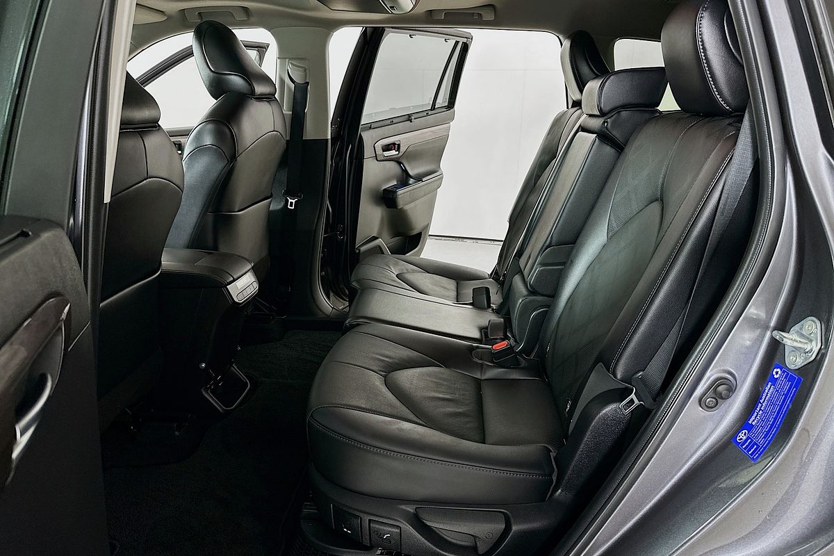 2022 Toyota KLUGER GRANDE HYBRID AWD AXUH78R