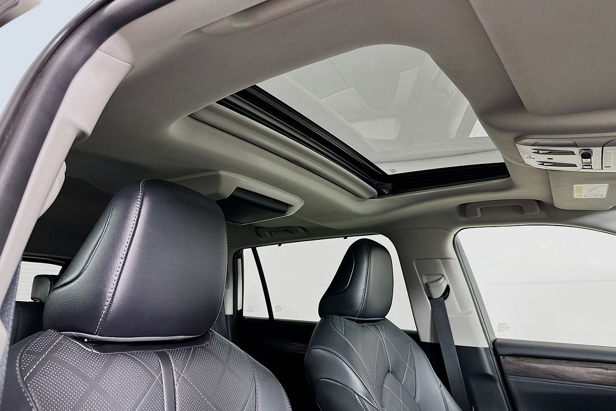 2021 Toyota KLUGER GRANDE HYBRID AWD AXUH78R