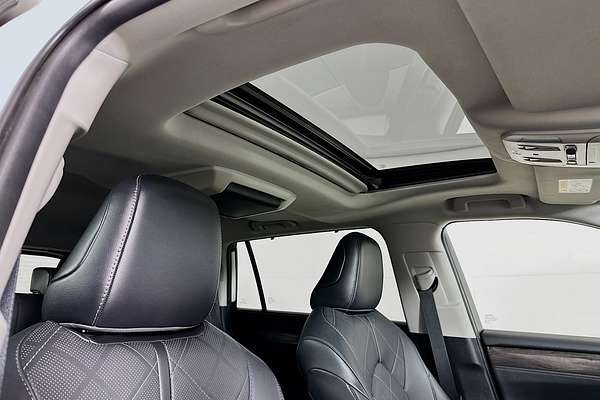 2021 Toyota KLUGER GRANDE HYBRID AWD AXUH78R