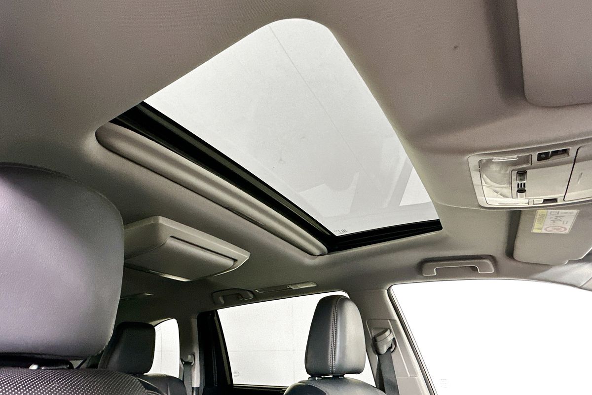 2015 Toyota KLUGER GRANDE (4x2) GSU50R