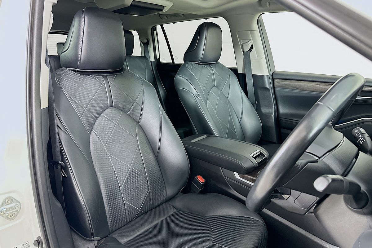2021 Toyota KLUGER GRANDE HYBRID AWD AXUH78R
