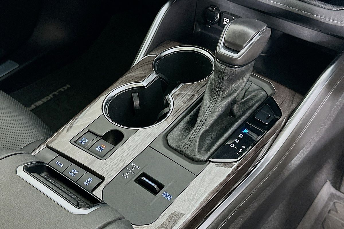 2021 Toyota KLUGER GRANDE HYBRID AWD AXUH78R