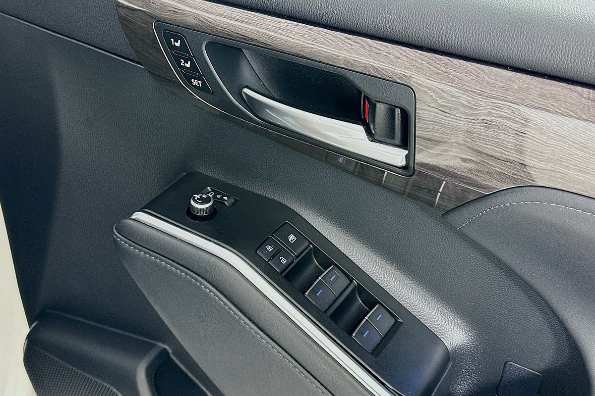 2021 Toyota KLUGER GRANDE HYBRID AWD AXUH78R