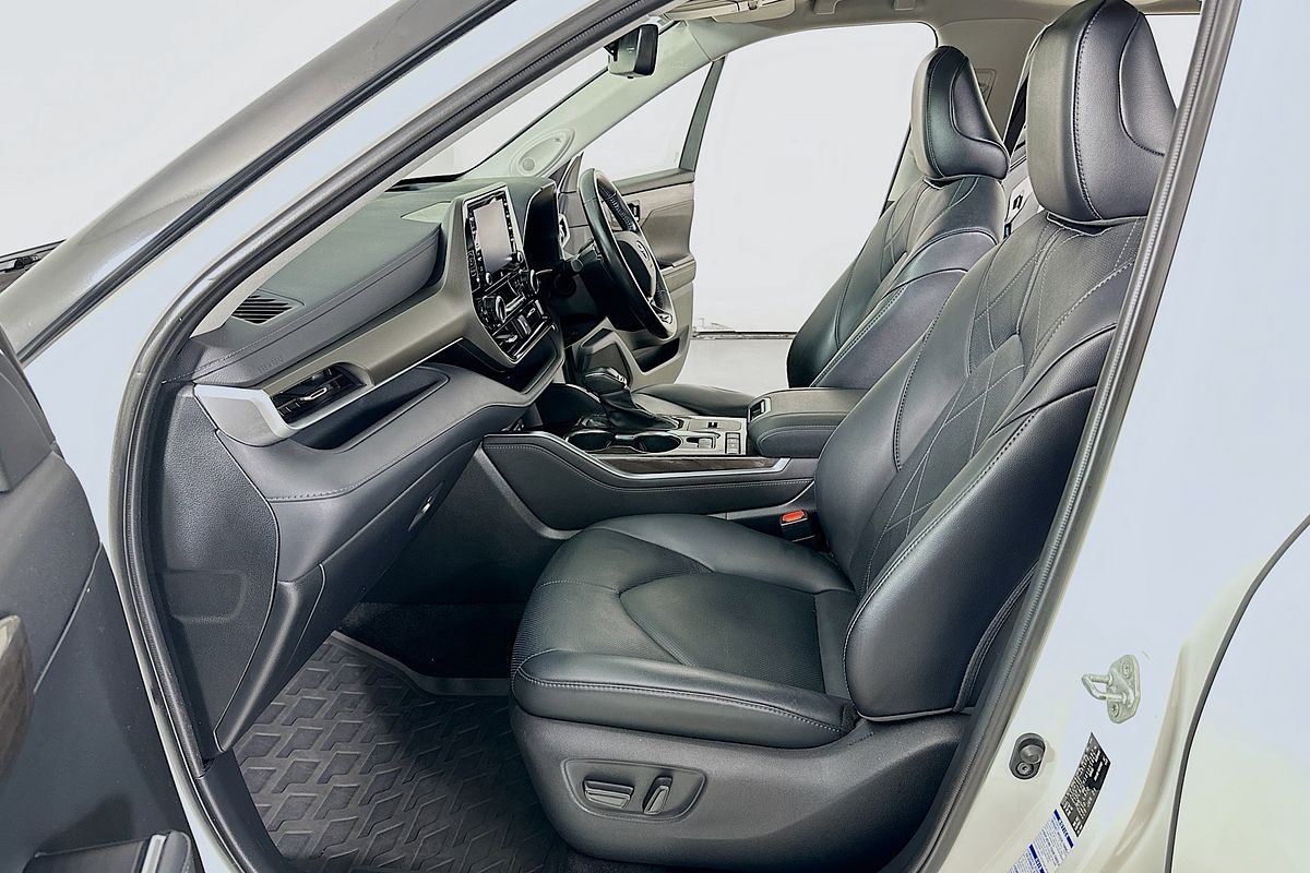 2021 Toyota KLUGER GRANDE HYBRID AWD AXUH78R