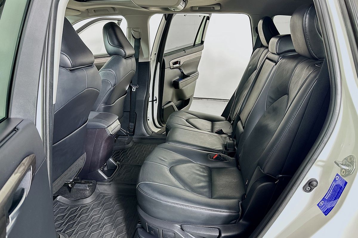 2021 Toyota KLUGER GRANDE HYBRID AWD AXUH78R