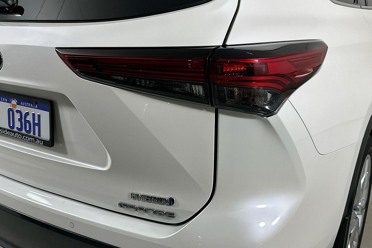 2021 Toyota KLUGER GRANDE HYBRID AWD AXUH78R