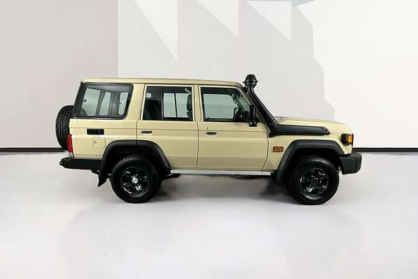 2025 Toyota LANDCRUISER 70 SERIES LC76 GXL + DIFF LOCKS GDJL76R