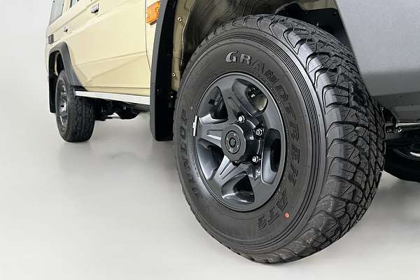 2025 Toyota LANDCRUISER 70 SERIES LC76 GXL + DIFF LOCKS GDJL76R