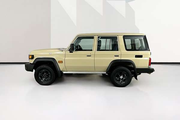 2025 Toyota LANDCRUISER 70 SERIES LC76 GXL + DIFF LOCKS GDJL76R