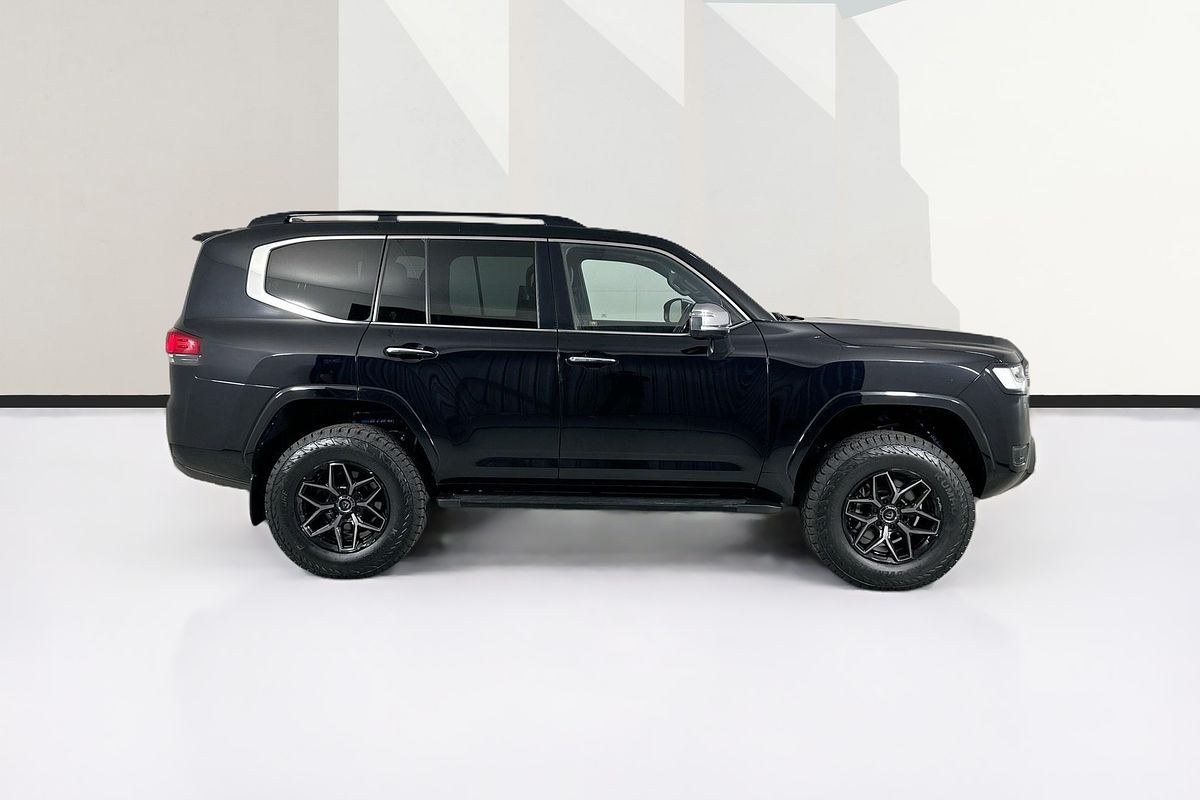 2022 Toyota LANDCRUISER LC300 SAHARA (4x4) FJA300R