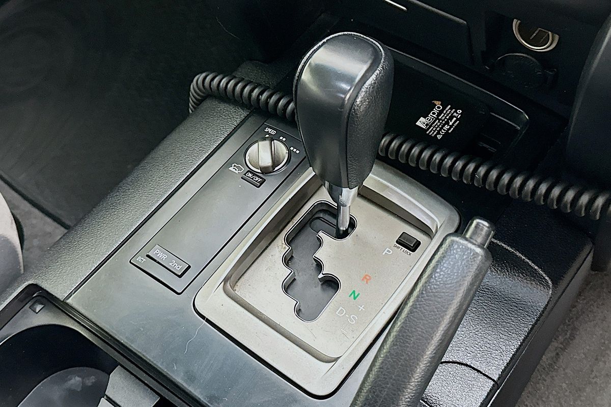 2011 Toyota LANDCRUISER GXL (4x4) UZJ200R 09 UPGRADE