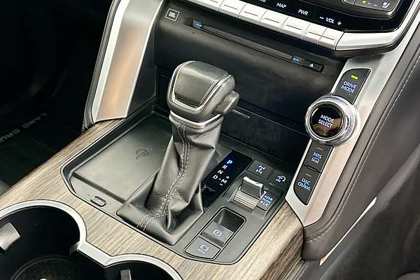 2022 Toyota LANDCRUISER LC300 SAHARA (4x4) FJA300R