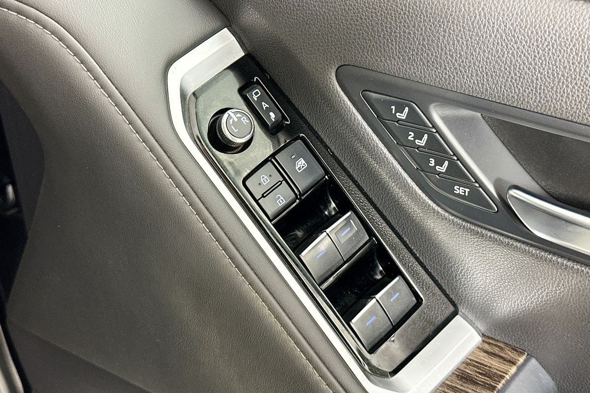 2022 Toyota LANDCRUISER LC300 SAHARA (4x4) FJA300R