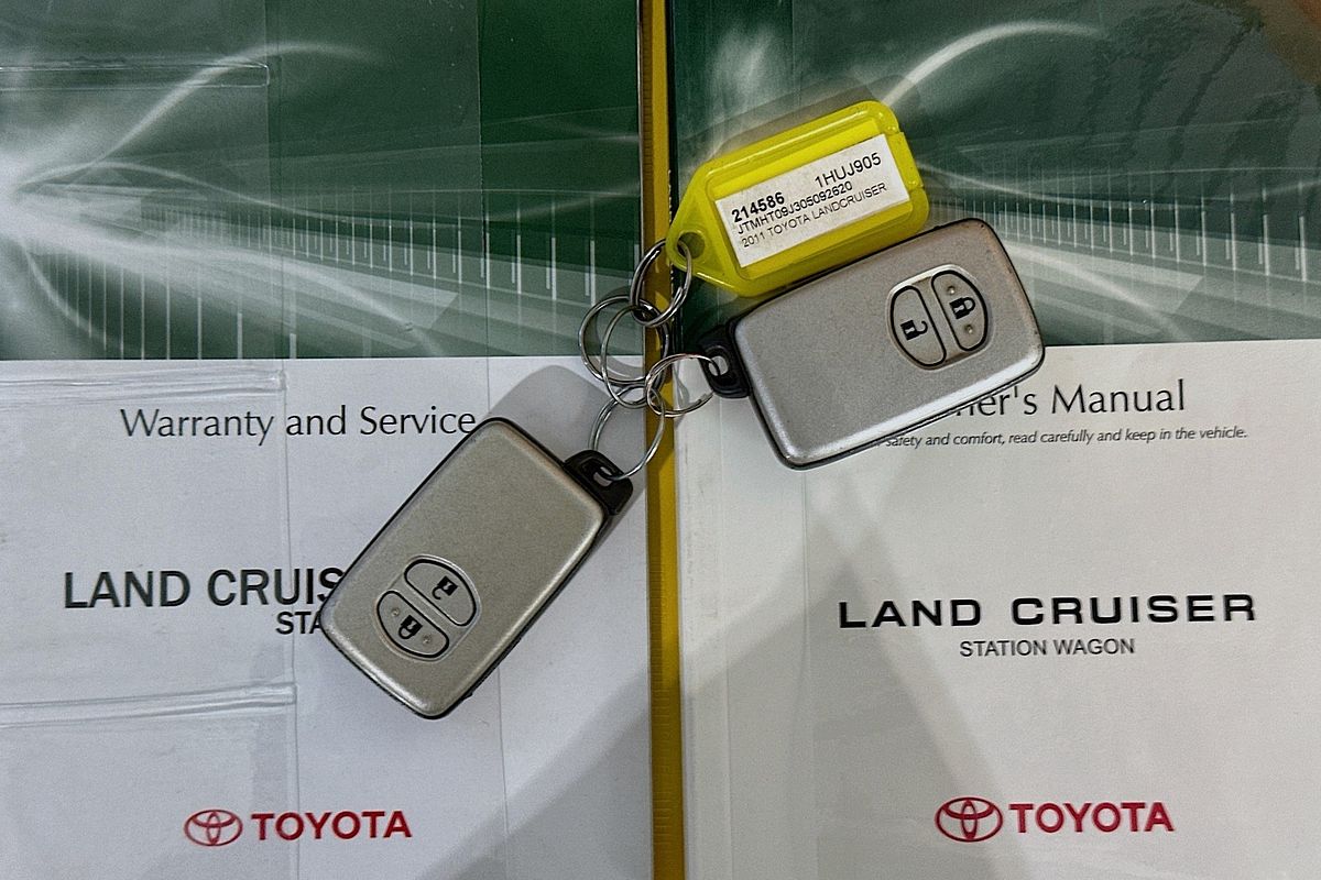 2011 Toyota LANDCRUISER GXL (4x4) UZJ200R 09 UPGRADE