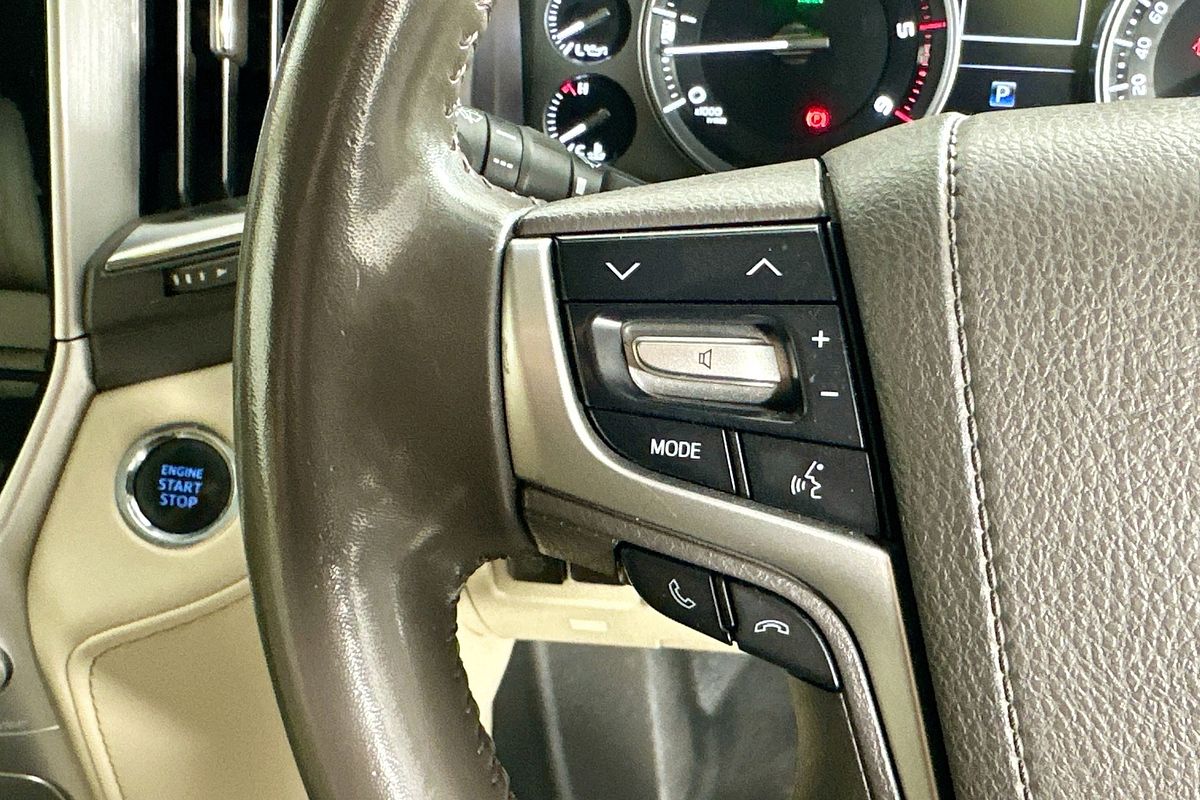 2019 Toyota LANDCRUISER LC200 SAHARA (4x4) VDJ200R