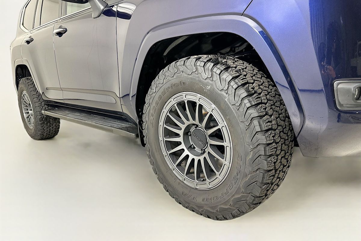 2022 Toyota LANDCRUISER LC300 SAHARA (4x4) FJA300R
