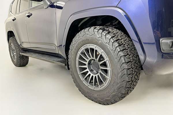 2022 Toyota LANDCRUISER LC300 SAHARA (4x4) FJA300R