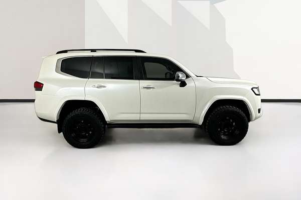 2023 Toyota LANDCRUISER LC300 SAHARA (4x4) FJA300R