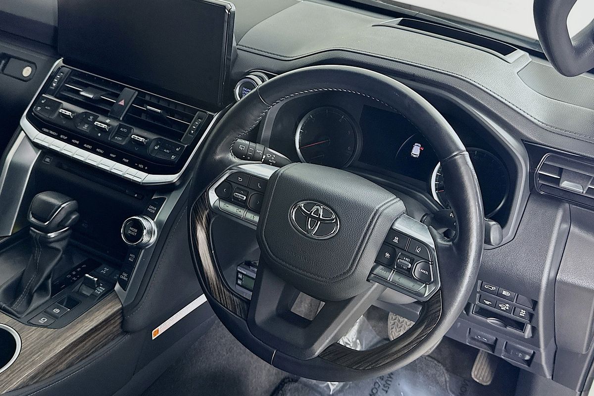 2023 Toyota LANDCRUISER LC300 SAHARA (4x4) FJA300R