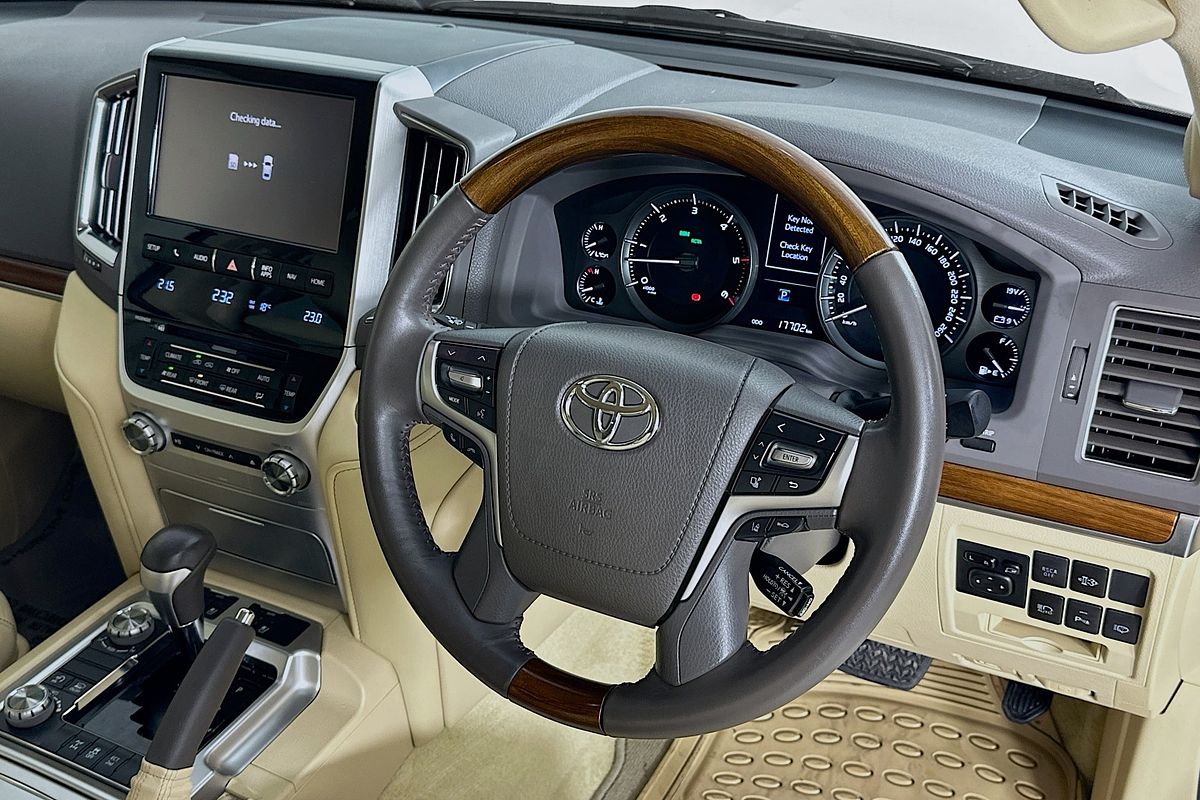 2017 Toyota LANDCRUISER SAHARA (4x4) VDJ200R MY16