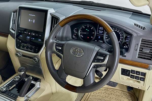 2017 Toyota LANDCRUISER SAHARA (4x4) VDJ200R MY16
