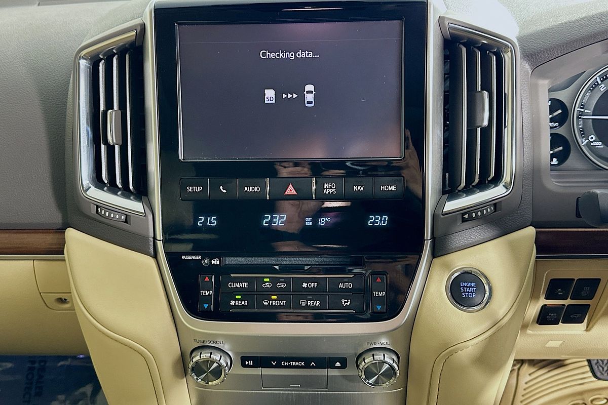 2017 Toyota LANDCRUISER SAHARA (4x4) VDJ200R MY16